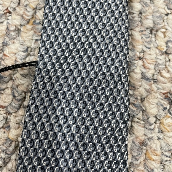 Brand New Gucci Tie - Picture 3 of 4